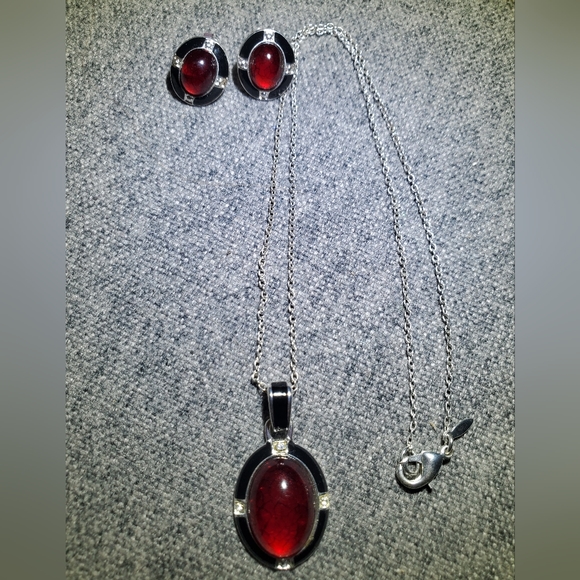 *NWOT* Avon - Vintage SHA Red Stone Necklace and Stud Earrings - Picture 5 of 12